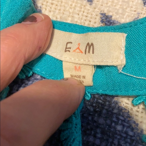 E and M crop top teal with buttons medium - Picture 3 of 7